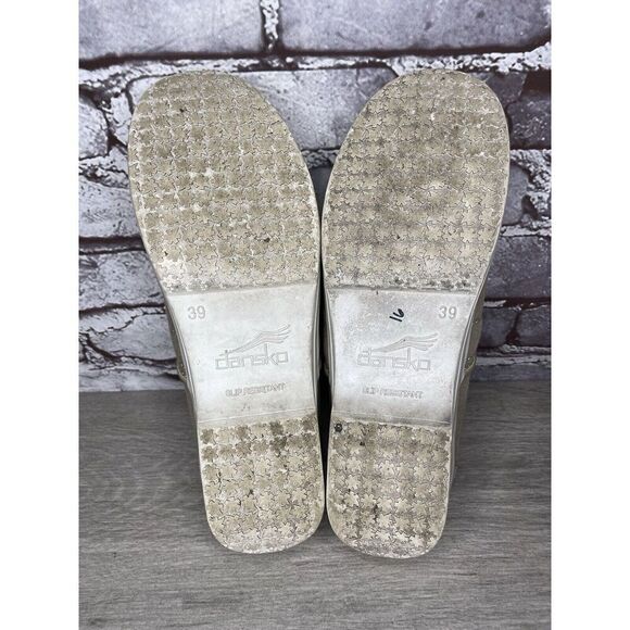 Dansko Volley Vegan Tan Beige Khaki Canvas Non Slip Clogs Women Sz 39EU/8.5M US - Picture 10 of 16